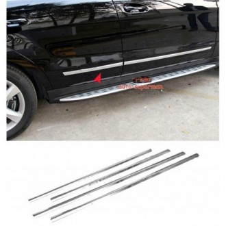 Nissan NAVARA - Chrome side door trim