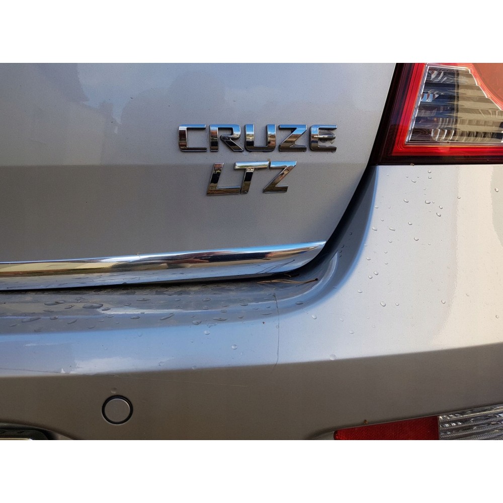Chevrolet CRUZE Hatchback LISTWA CHROM na KLAPE